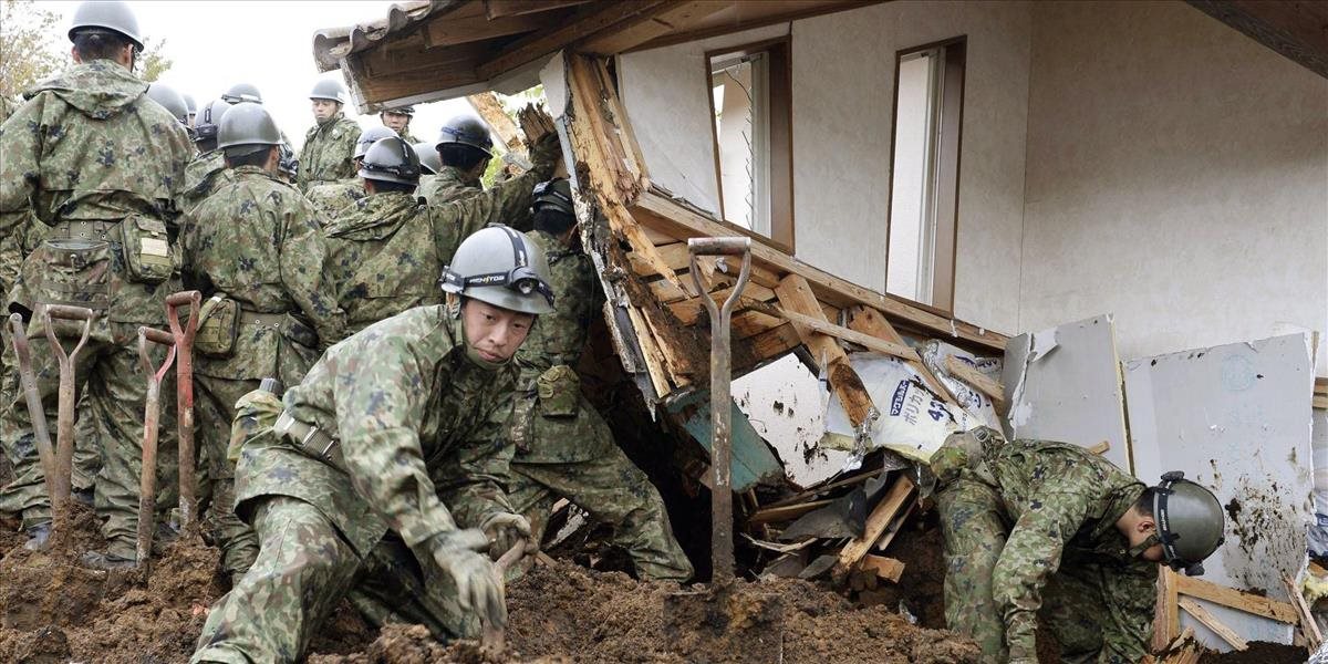 Po dvoch silných zemetraseniach čelia evakuovaní v Japonsku nedostatku pomoci