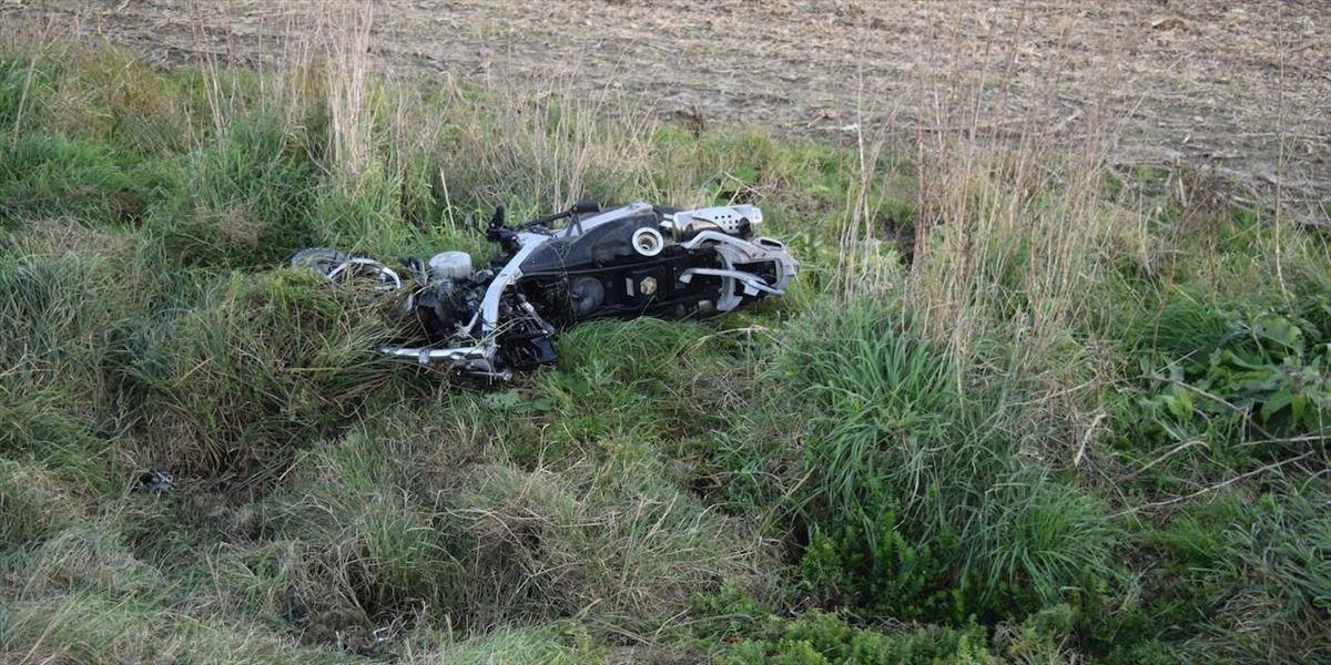 Pri dopravnej nehode zahynul motocyklista, spolujazdkyňa sa ťažko zranila