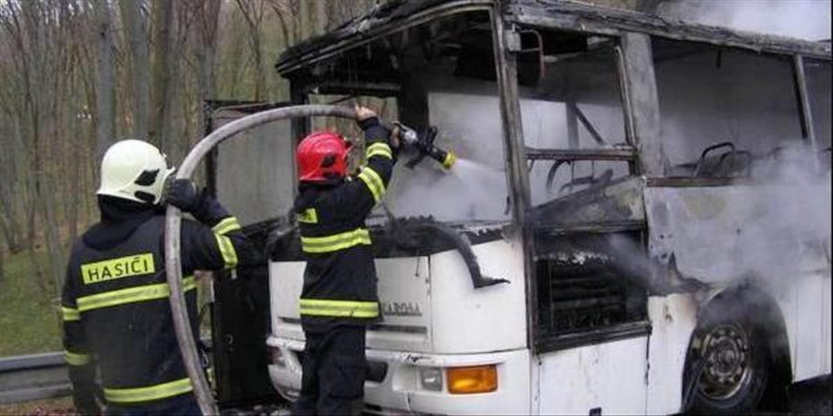 Medzi obcami Ložín a Laškovce zhorel autobus
