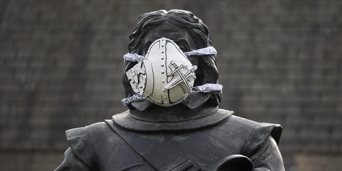 Aktivisti z Greenpeace osadili sochám v Londýne dýchacie masky