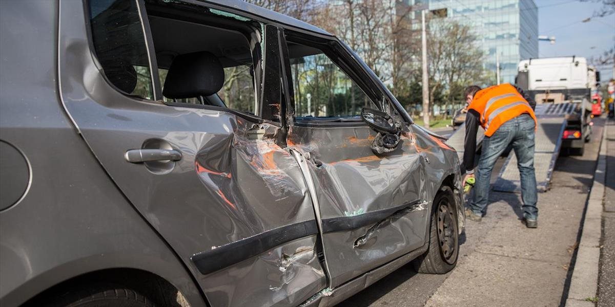 Nehoda na Galvaniho v Bratislave: Jedna osoba sa zranila