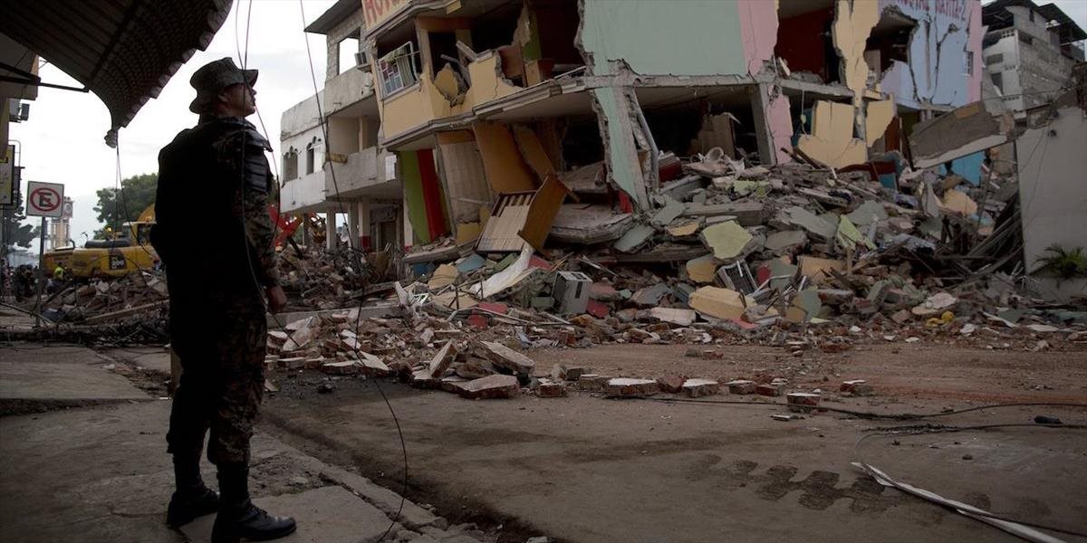 Zemetrasenie v Ekvádore: Pod troskami sú stále uväznené stovky ľudí, počet obetí sa zvýšil na 443