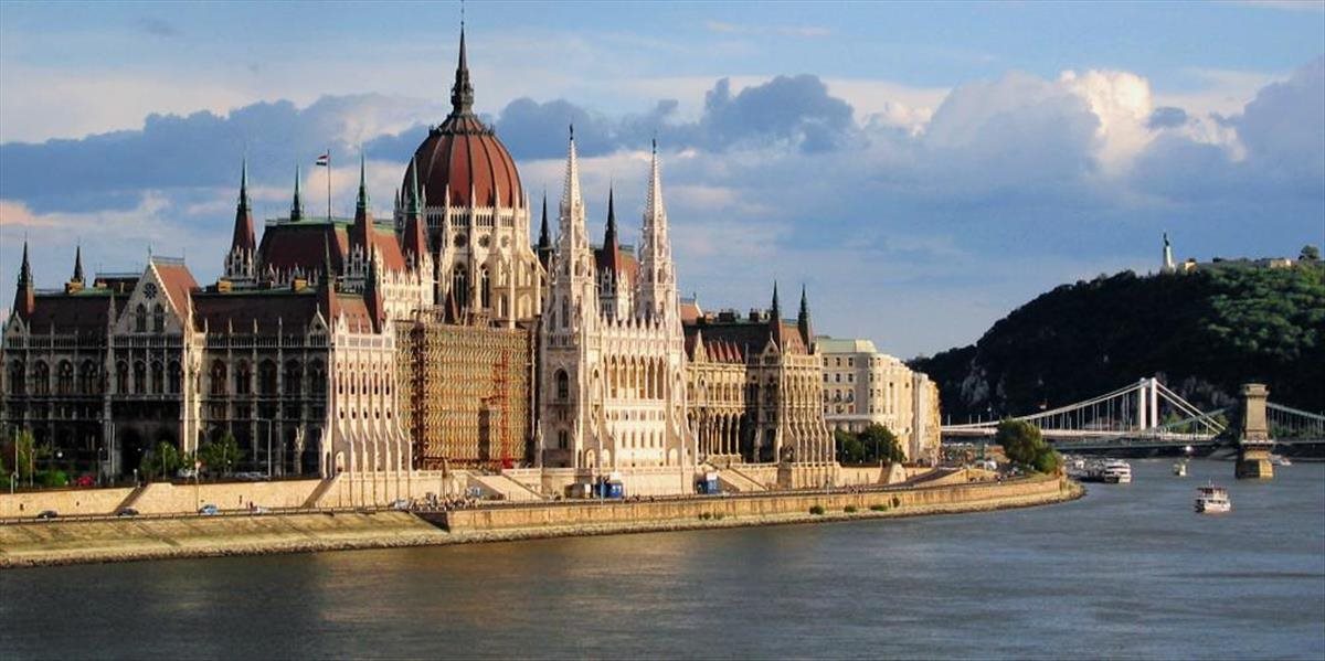 Z maďarského parlamentu a domu poslancov ukradli desiatky počítačov a laptopov