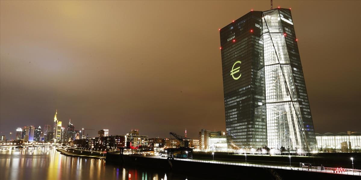 Banky v eurozóne sprísňujú poskytovanie hypotekárnych úverov