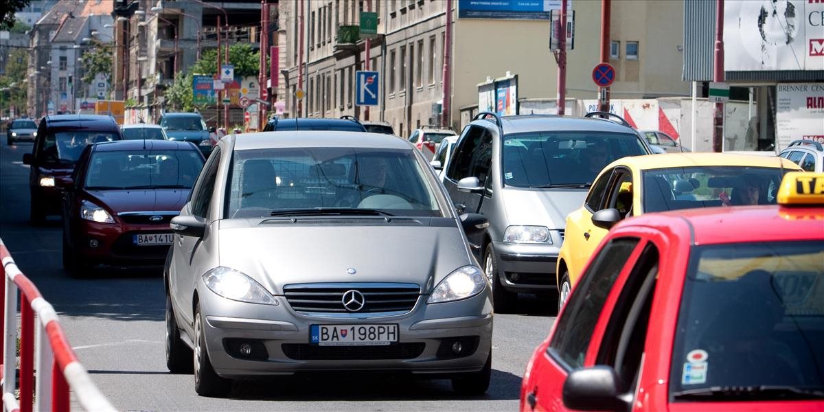 Doprava v Bratislave kolabuje: Mesto opravuje cesty, tvoria sa obrovské kolóny