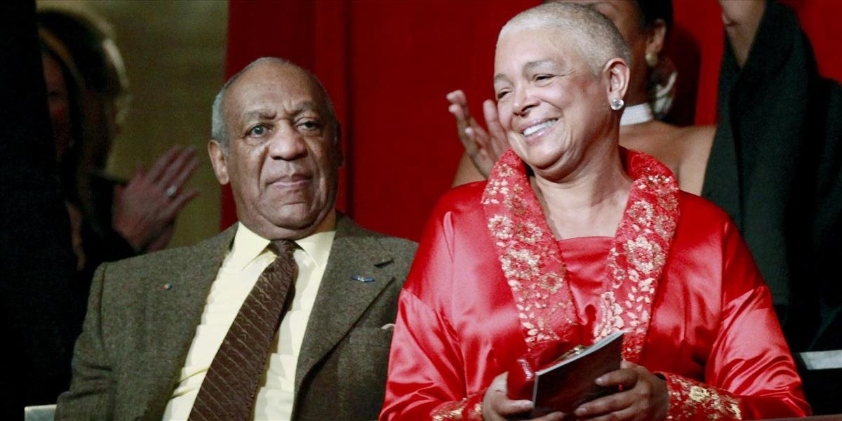 Manželku Billa Cosbyho opäť vypočúvali