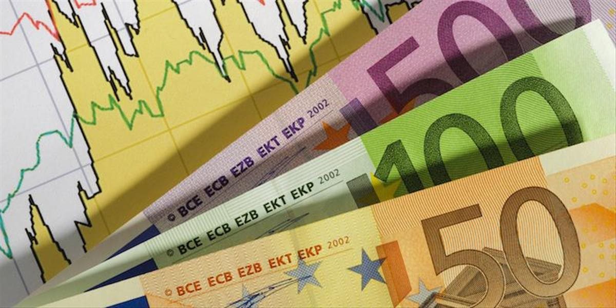 Kurz eura po rozhodnutí ECB kolísal