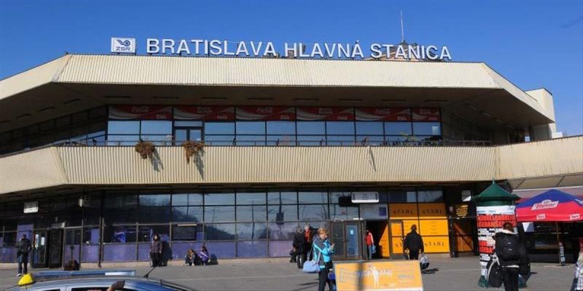 Šokujúci nález v Bratislave: Pred hlavnou stanicou našli mŕtve telo