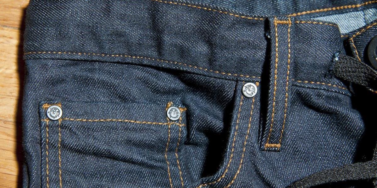 Záhadné nity na džínsoch: Slúžia ako ozdoba?