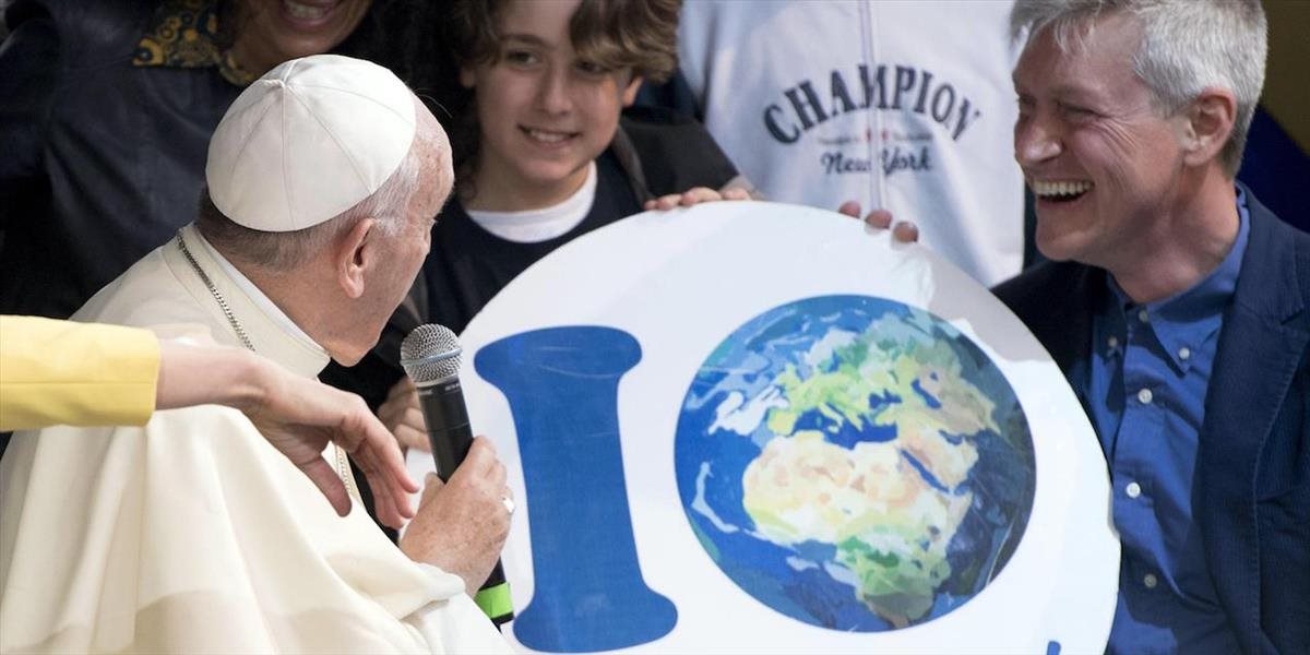 Pápež podporil Svetový deň Zeme neohlásenou návštevou jedného z rímskych parkov