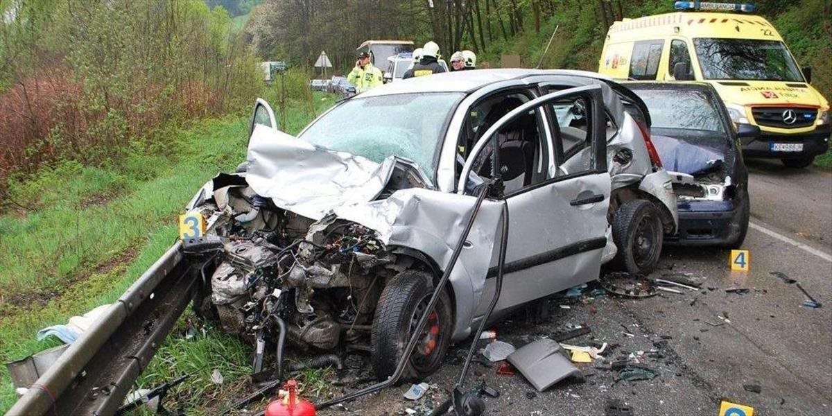 FOTO Tragická nehoda neďaleko Oravského Podzámku: Zomrela 66-ročná spolujazdkyňa