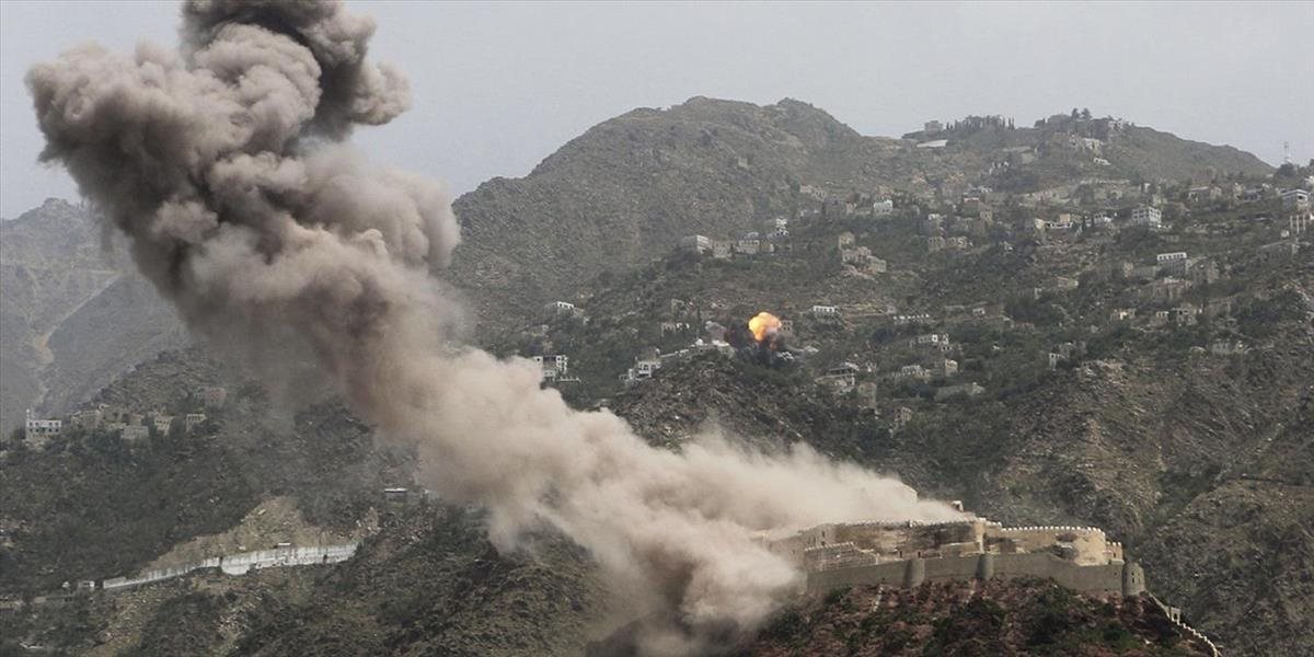 Pri ofenzíve v hlavnej bašte al-Káidy v Jemene zabili vyše 800 militantov
