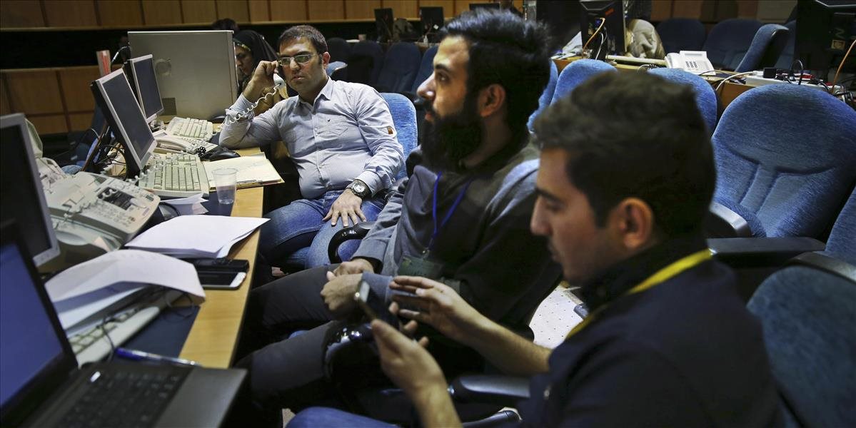 Súd v Teheráne udelil tvrdé tresty štyrom iránskym novinárom