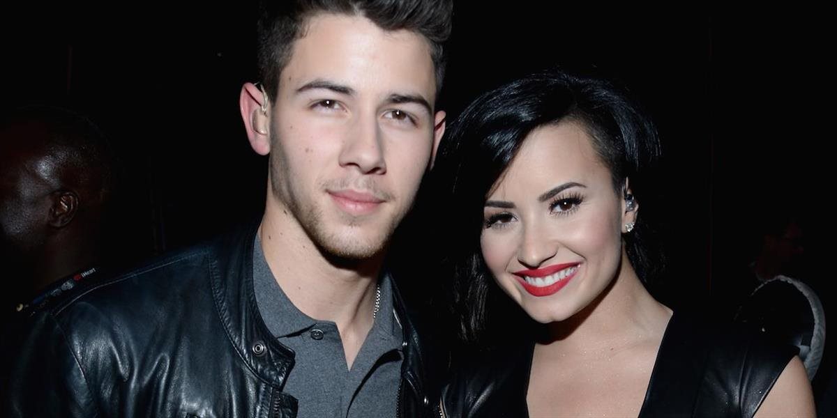 Demi Lovato a Nick Jonas zrušili koncerty pre kontroverzný zákon