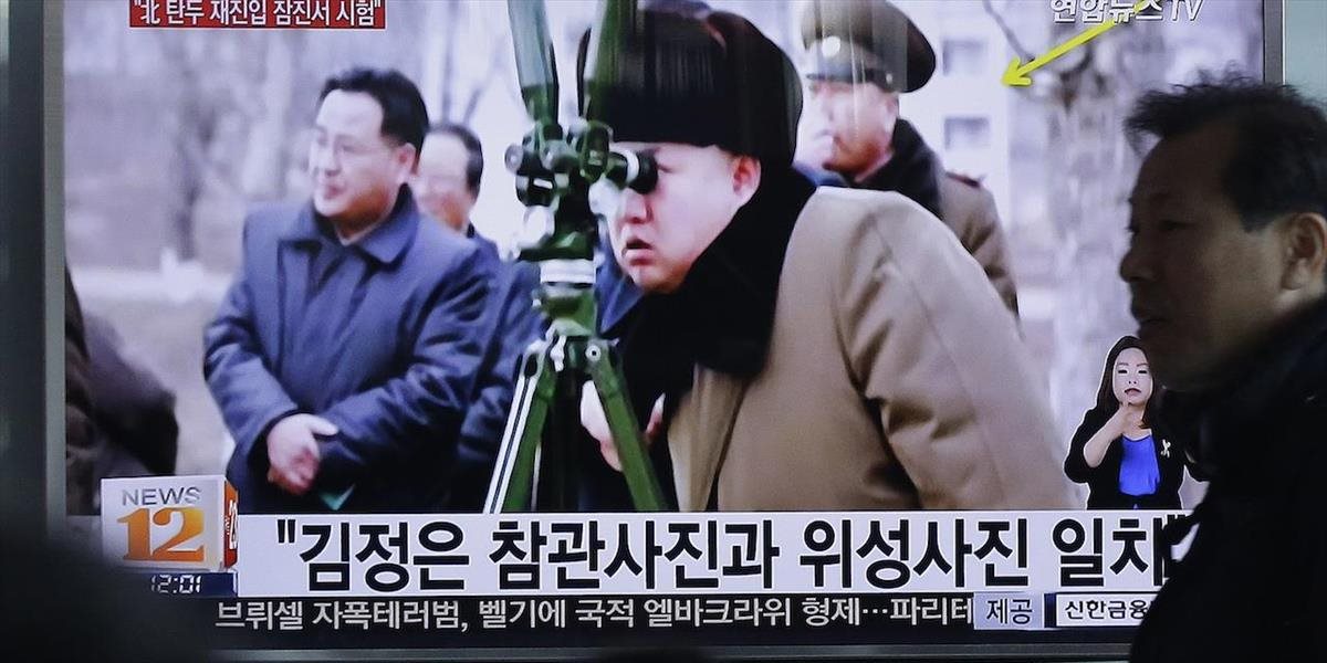 Severná Kórea postavila na strelnici atrapu juhokórejského prezidentského paláca