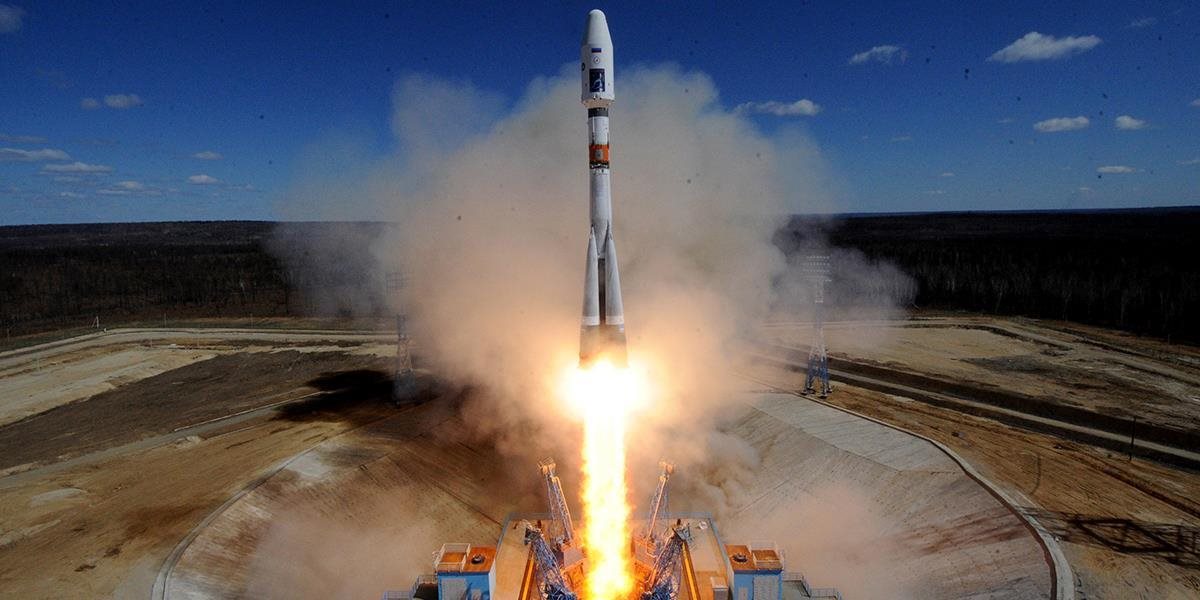 VIDEO Raketa Sojuz úspešne odštartovala z nového kozmodrómu Vostočnyj: Štart sledoval aj Putin