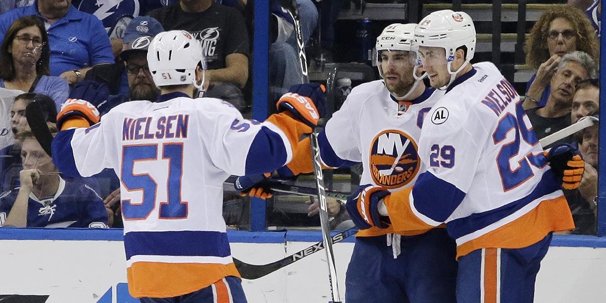 NHL: Islanders víťazne v prvom semifinále, postup Nashvillu