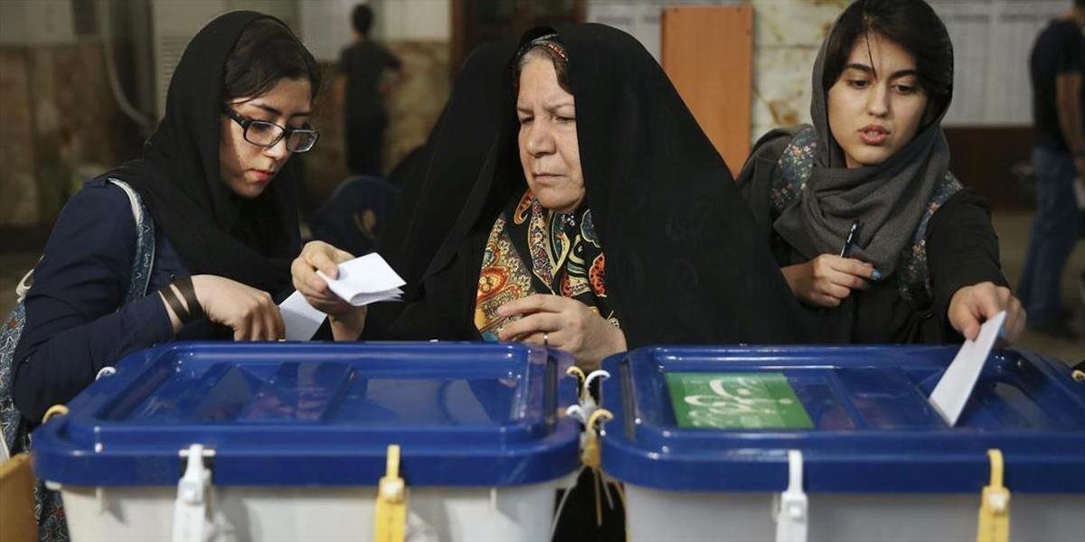 Začalo sa druhé kolo volieb v Iráne, reformisti dúfajú v ďalší úspech