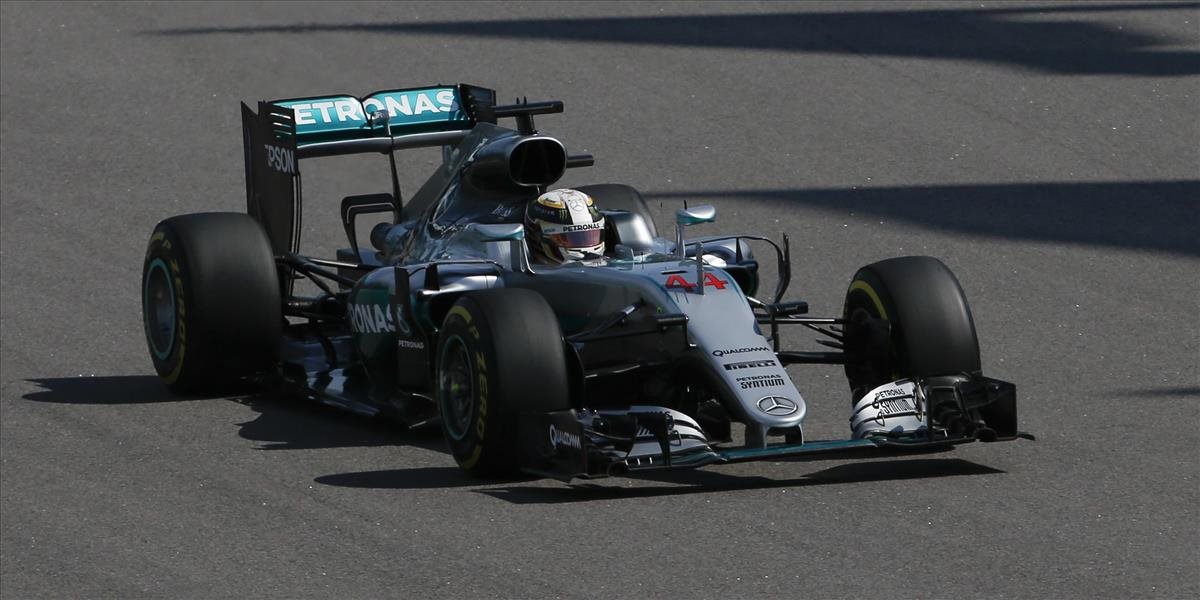 F1: Hamilton bol najrýchlejší v piatkových tréningoch na VC Ruska