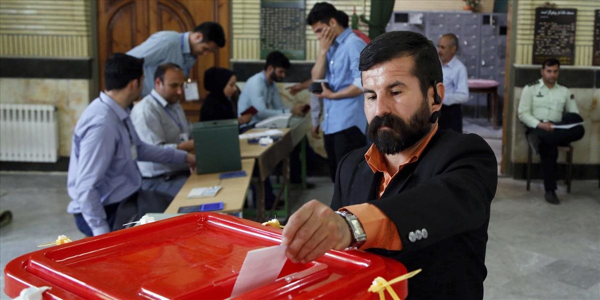 Vo volebnej miestnosti v Iráne sa strieľalo, štyria ľudia utrpeli zranenie