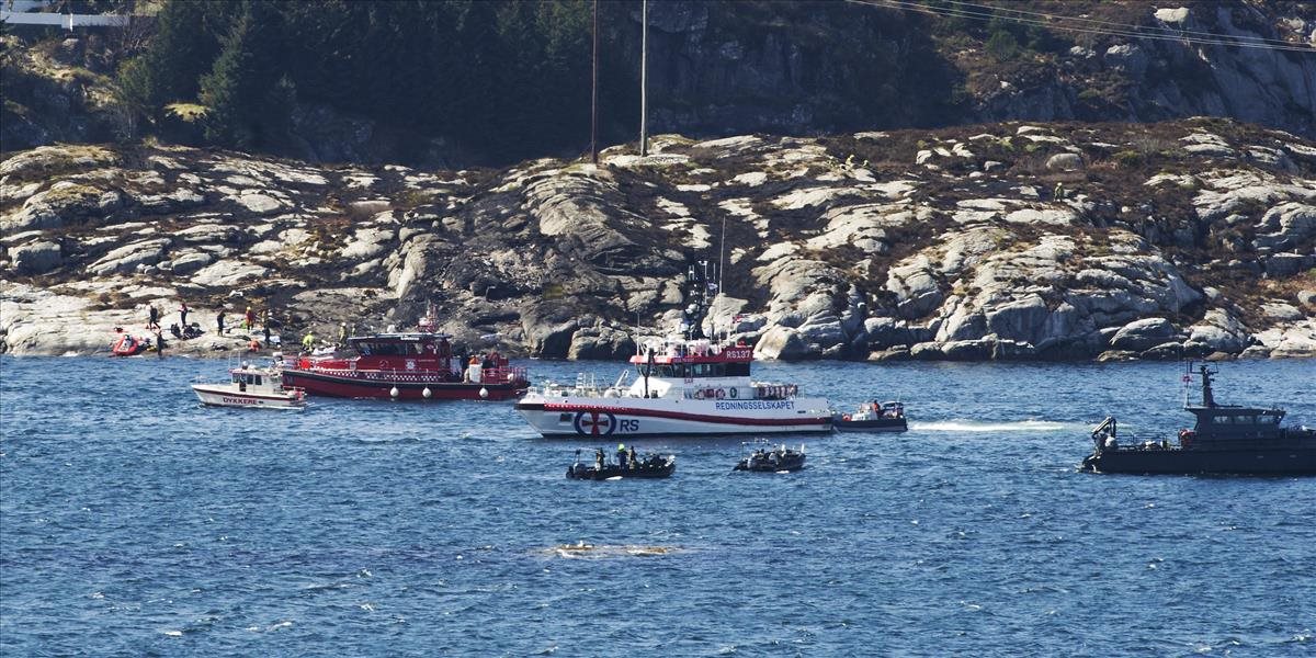V Nórsku pokračuje pátranie po telách 2 nezvestných z havarovaného vrtuľníka