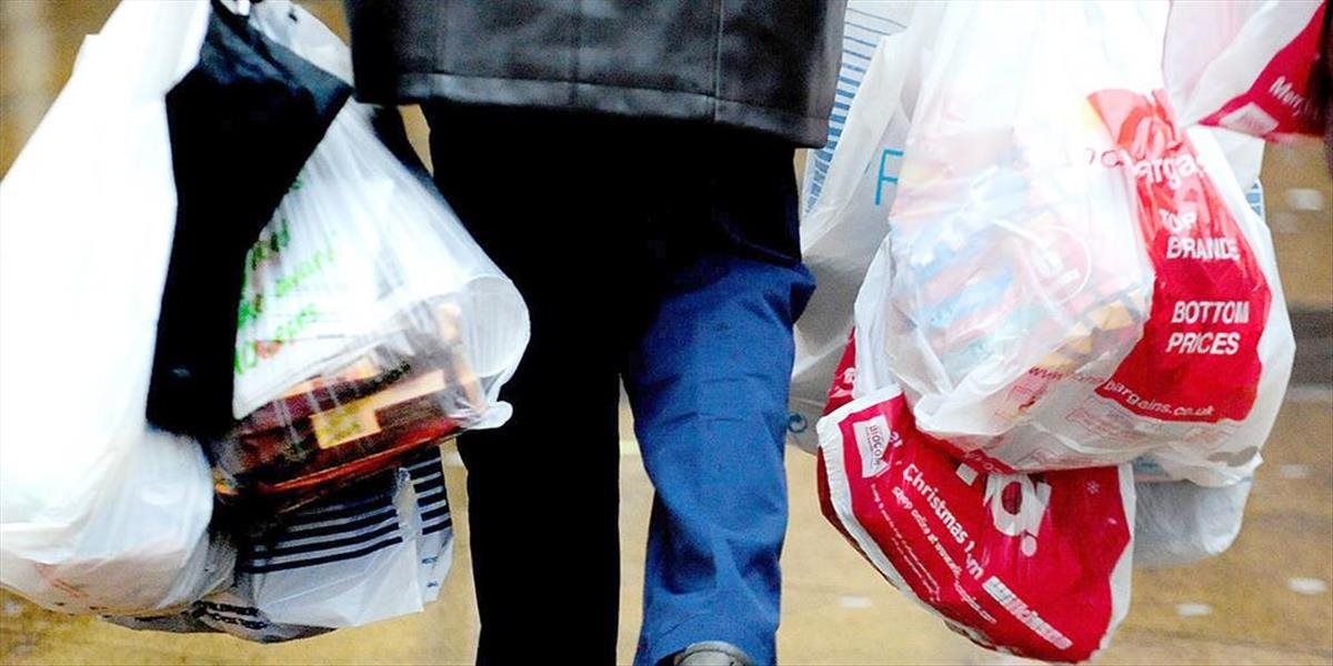 Nemci si budú musieť za plastové tašky v obchodoch priplatiť