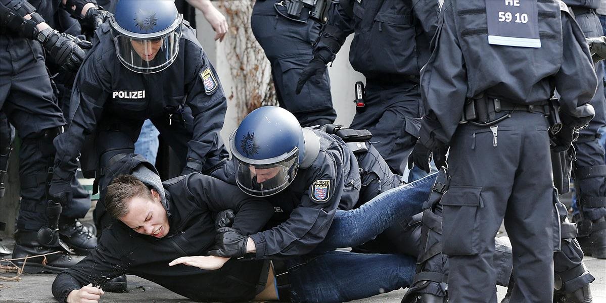 Pred hesenským derby v Darmstadte zadržala polícia 530 fanúšikov