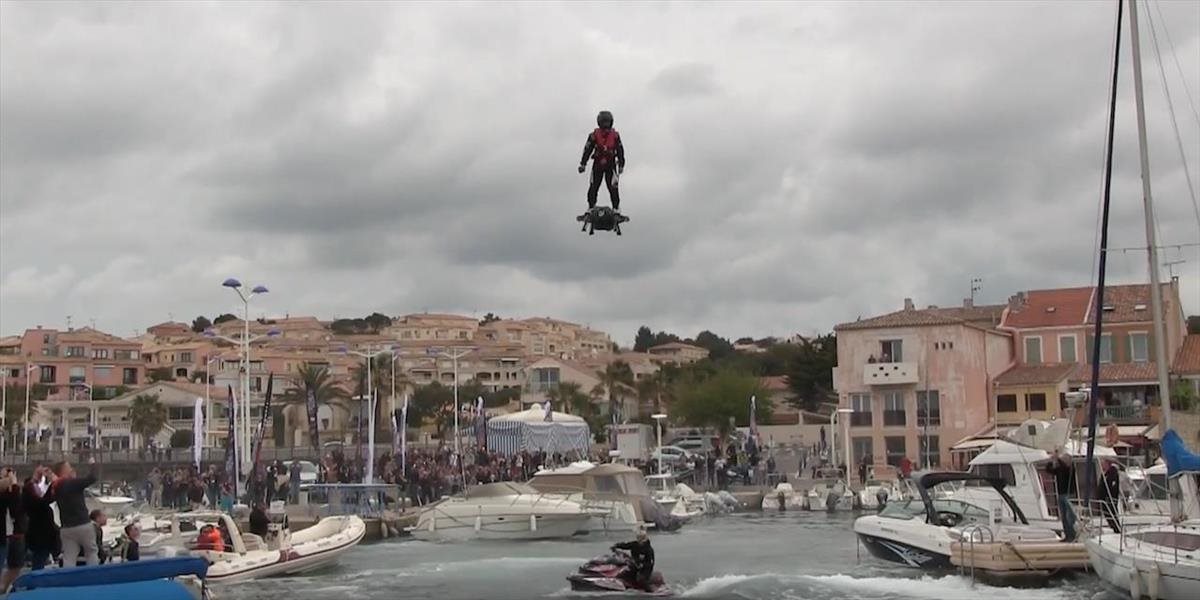 VIDEO Nový svetový rekord: Francúz letel na airboarde vyše dva kilometre