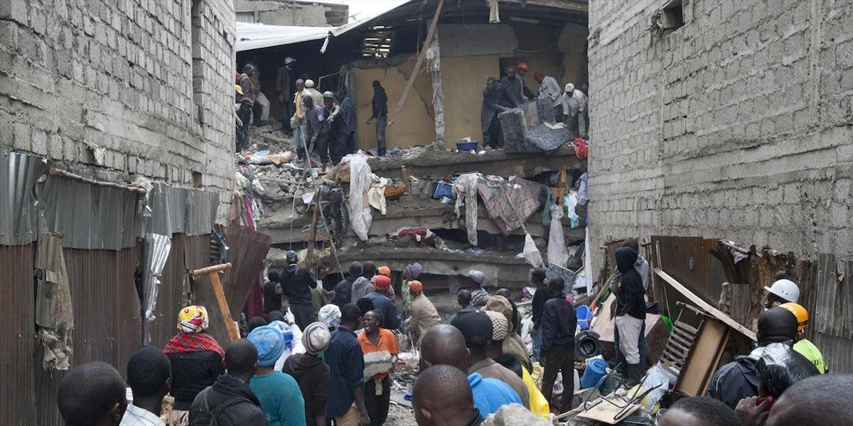 V troskách zrútenej budovy v Nairobi zahynulo najmenej 16 ľudí a 73 je nezvestných