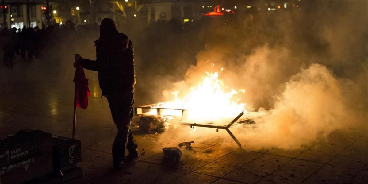 Násilie zatienilo prvomájové protesty v Paríži