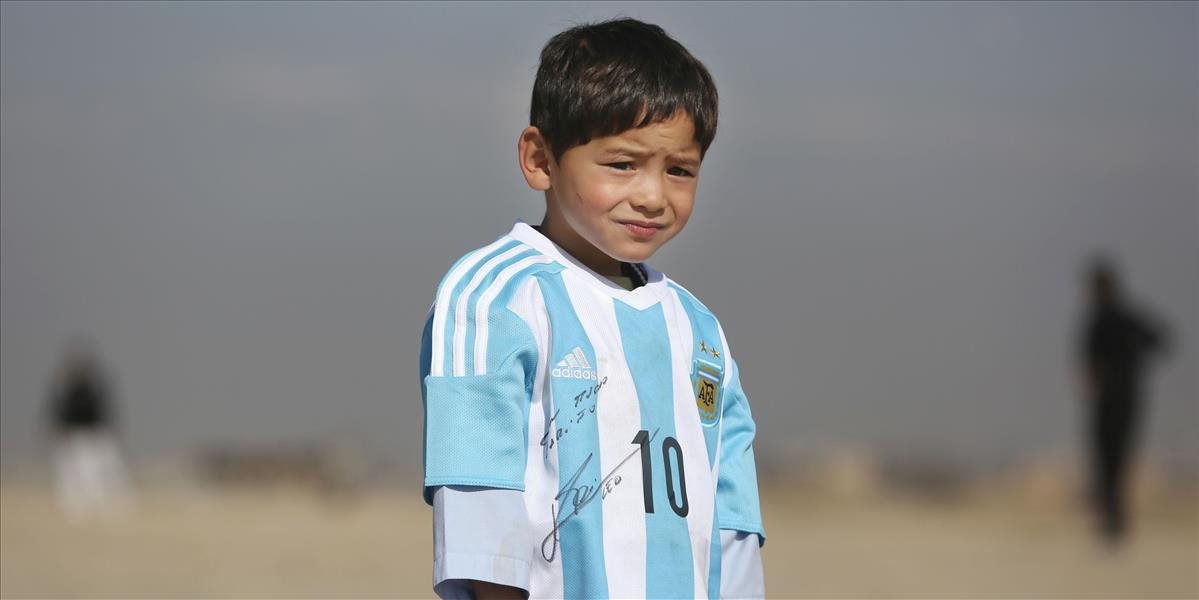 Vyhrážky donútili 5-ročného fanúšika Messiho s rodinou, odísť z Afganistanu