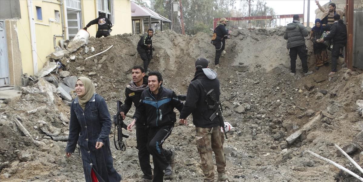 Pri desiatkách náletov na mesto Rakka zahynulo najmenej 13 ľudí