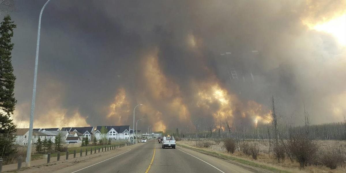 Lesný požiar v provincii Alberta v Kanade ohrozuje mesto na ropných pieskoch