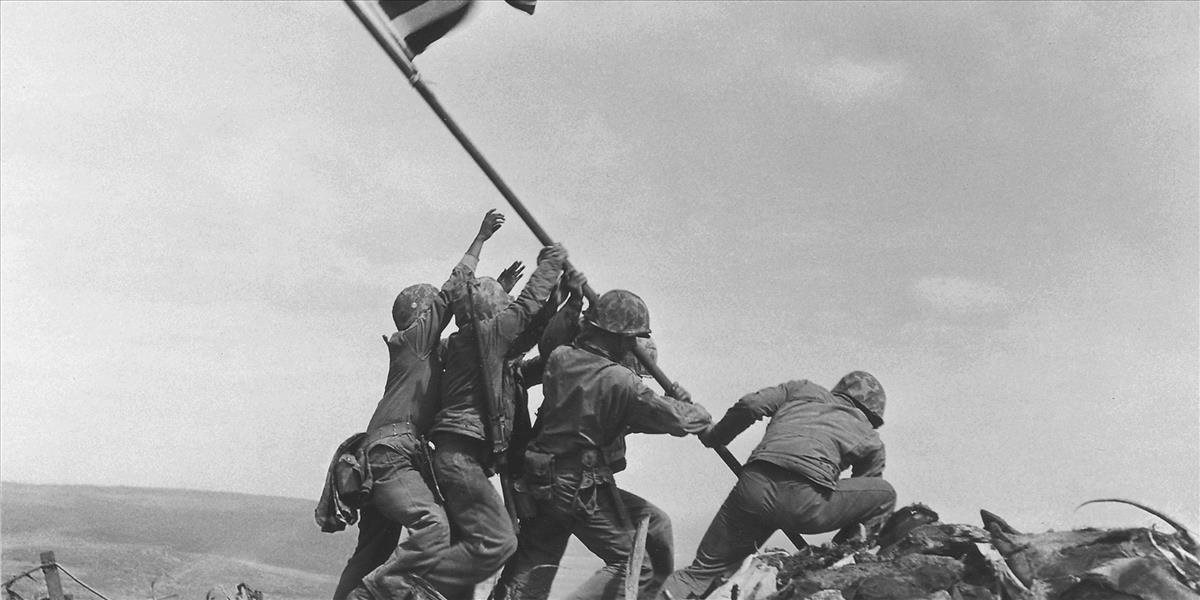 Americká armáda preveruje identitu jedného z vojakov na legendárnej fotografii z Iwo Jima