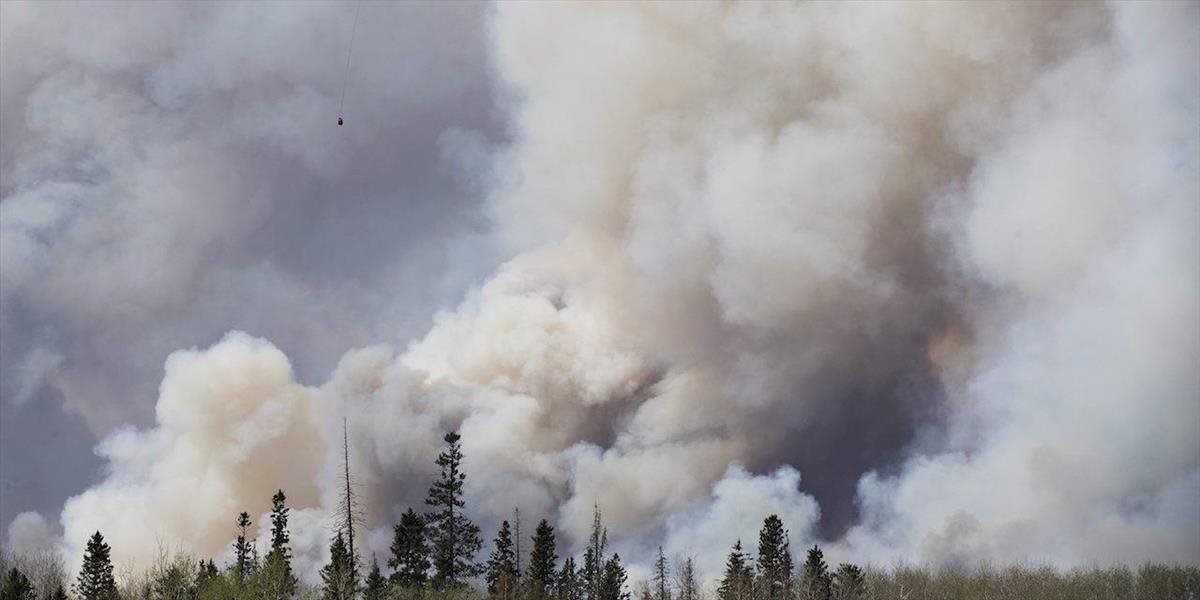 Kanadská provincia Alberta vyhlásila stav ohrozenia kvôli lesnému požiaru
