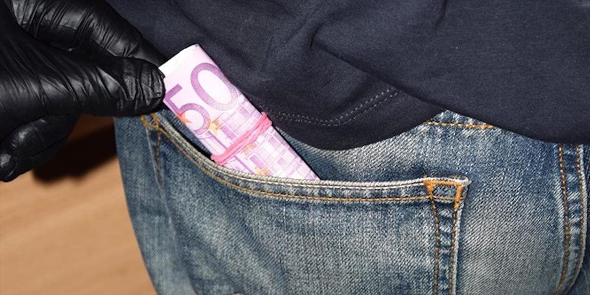 Muž prišiel pri lúpeži o 1000 eur, obvinený je už v cele