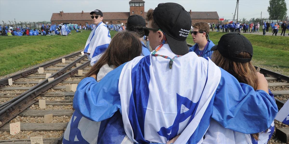 FOTO Izrael a Poľsko si v Auschwitzi Pochodom živých pripomenuli obete holokaustu