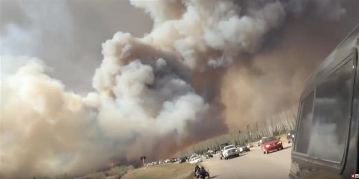 FOTO a VIDEO Nekontrolovateľné požiare v Kanade vyhnali z domovov vyše 80-tisíc ľudí