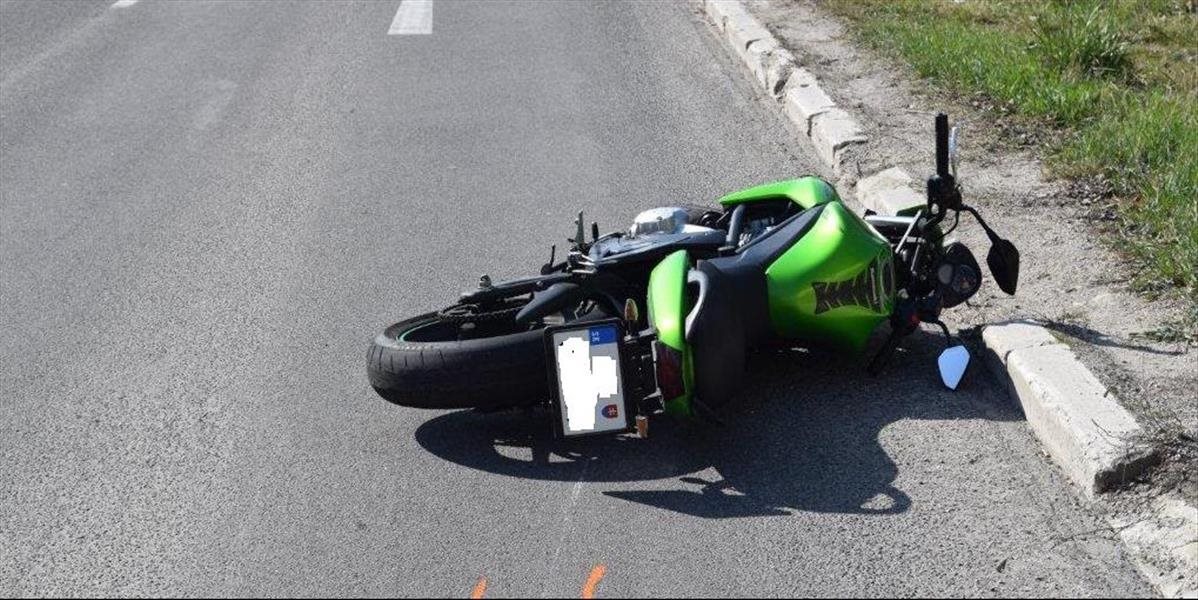 Leteckí záchranári zasahovali pri nehode motocyklistu s nákladným autom