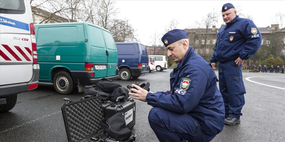 Maďarsko posiela na grécke ostrovy 20 policajtov, budú pomáhať strážiť hranice