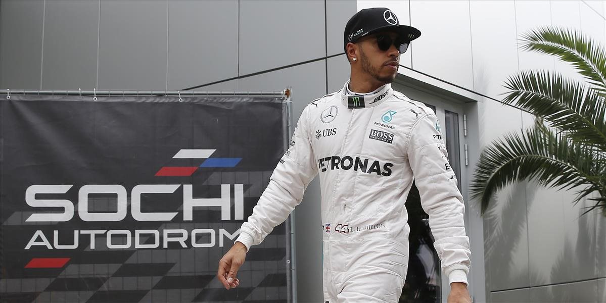 F1: Hamilton odmietol špekulácie o sabotáži v Mercedese
