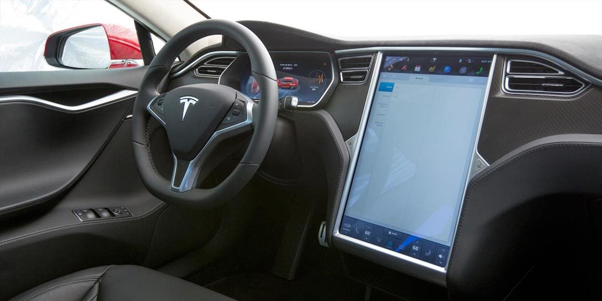 Tesla chce do roka 2020 vyrábať milión vozidiel ročne