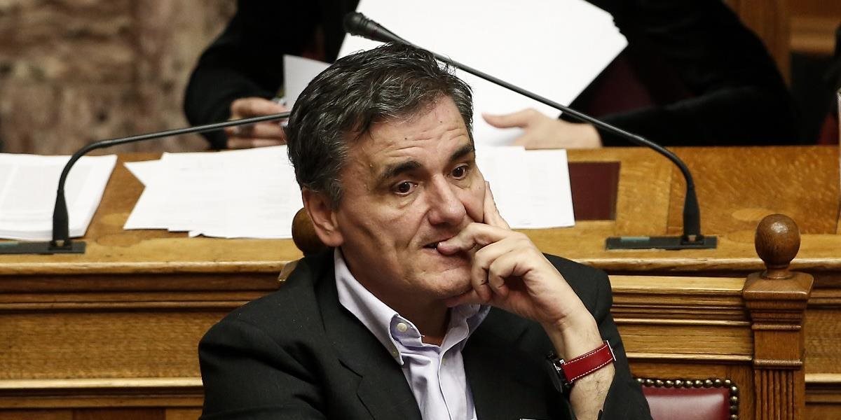 Grécky minister financií Tsakalotos odmieta rezervný úsporný balík
