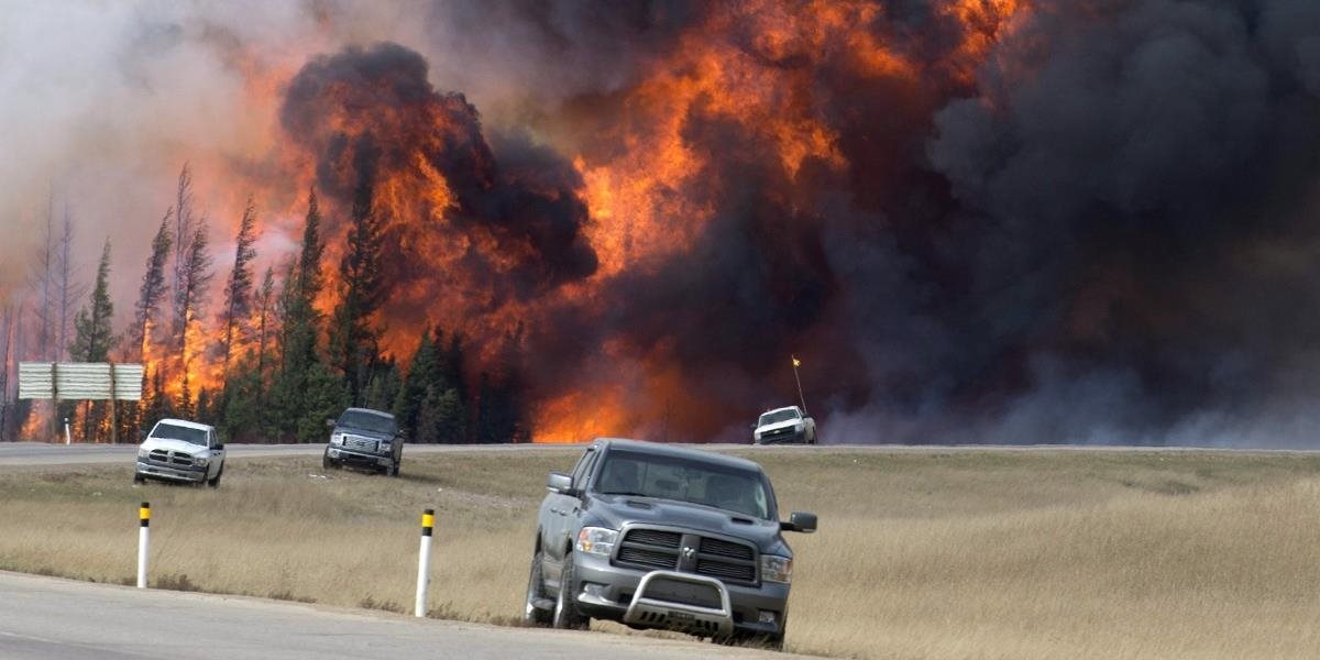 Požiare v Kanade ohrozujú už aj susednú provinciu