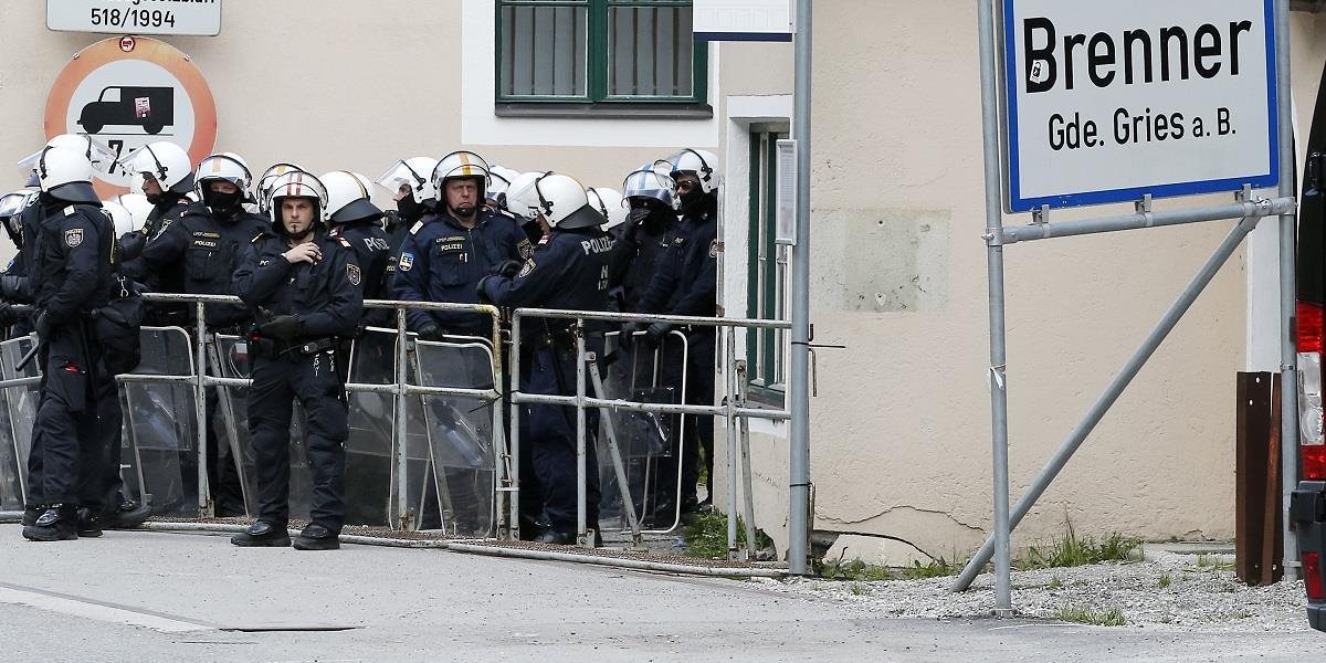 Polícia zadržala po výtržnostiach v Brennerskom priesmyku 15 ľudí