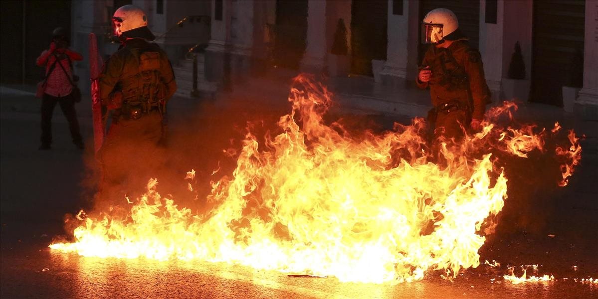 Polícia a protestujúci sa dostali do zrážok v Aténach i Solúne