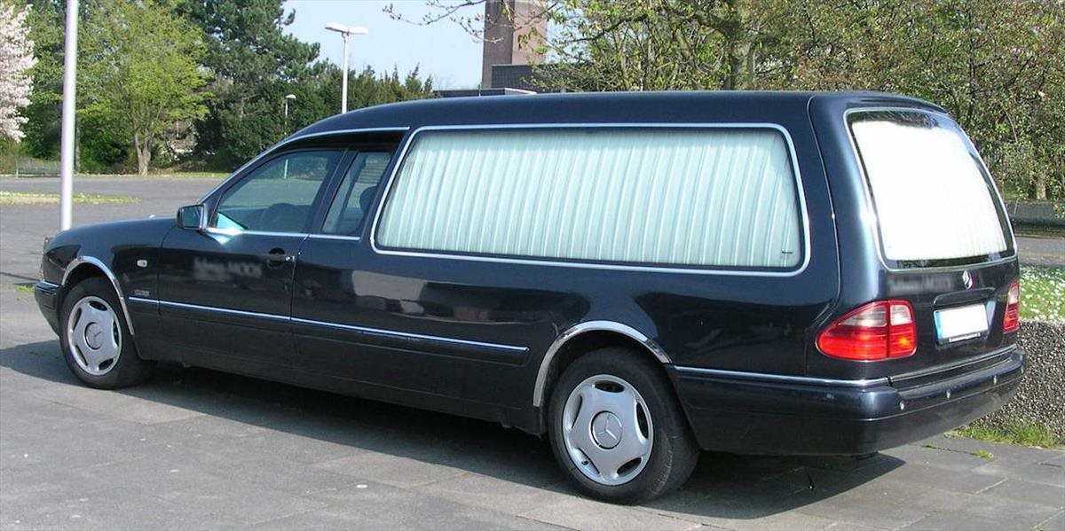 Vodič zabudol na pohrebné auto s nebožtíkom: Našiel ho až na druhý deň