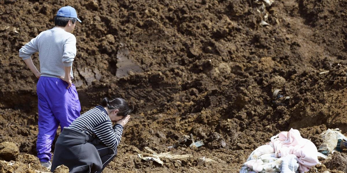 Zosuvy pôdy v Ugande si vyžiadali najmenej 12 životov, ľudí hľadajú pod masami kamenia a bahna