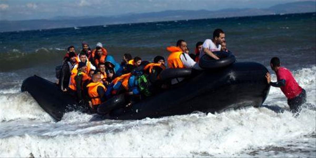 Migranti v Grécku sú zúfalí, niektorí plávajú nazad do Turecka, iní držia hladovku