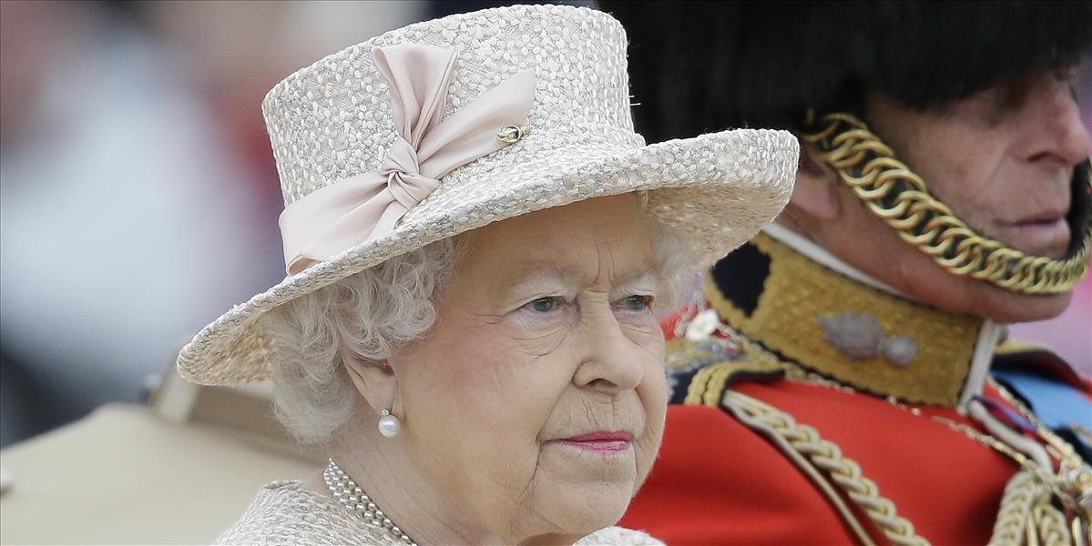 Čína nekomentuje výroky britskej kráľovnej; signál BBC v krajine rušia